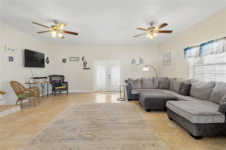 Bonus room off pool