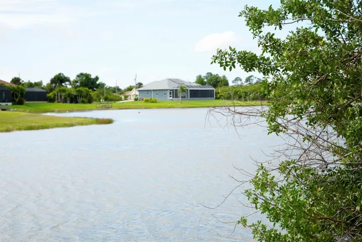 60ft of Waterfront