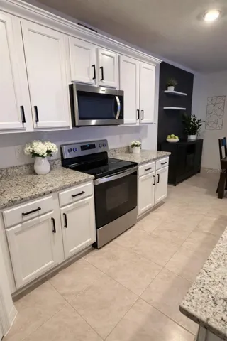 itchen with upgrades - shelving, cabinet knobs