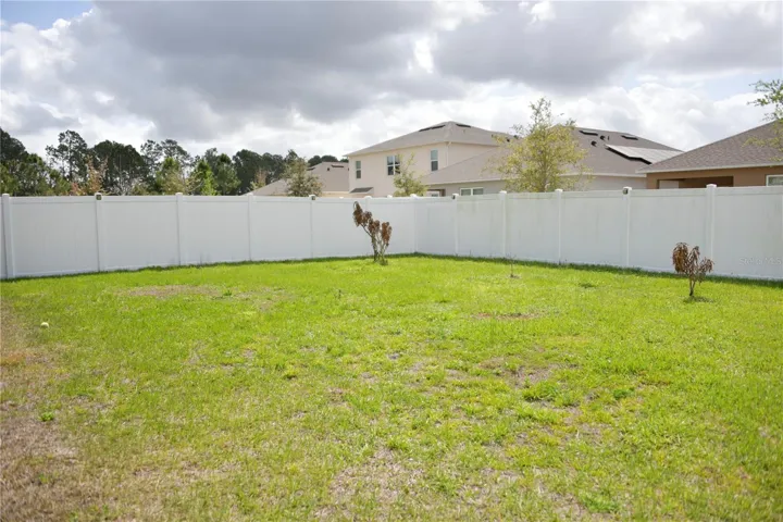 Vinyl privacy fence