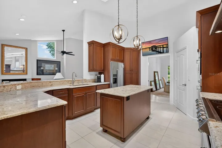 923_Club_house_Blvd_Kitch1