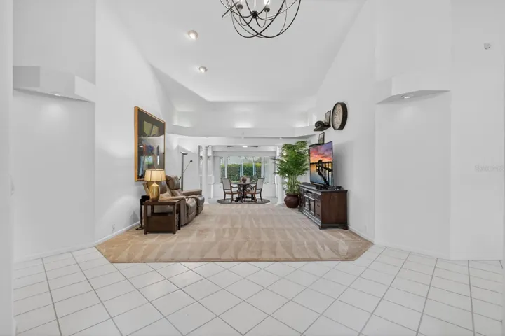 923_Club_house_Blvd_Foyer1