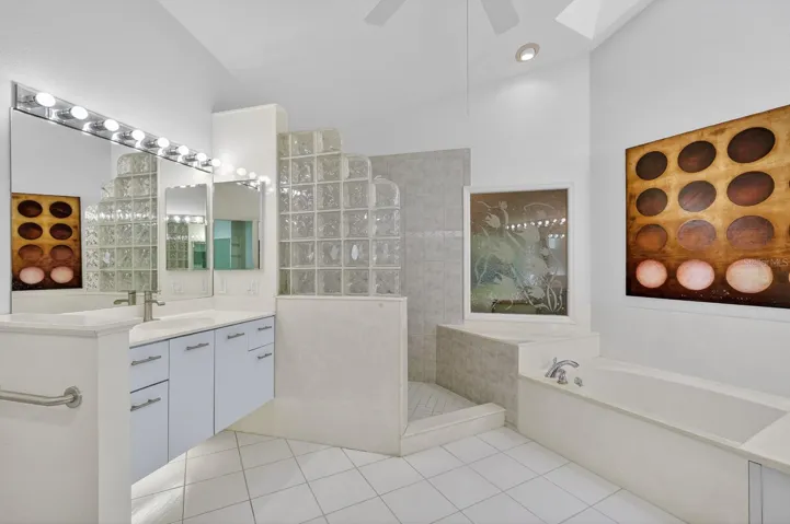 923_Club_house_Blvd_MasterBath1