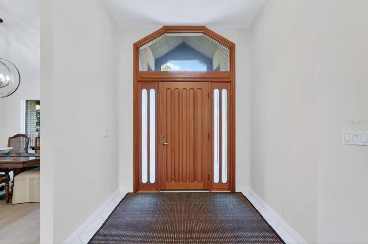 923_Club_house_Blvd_Foyer