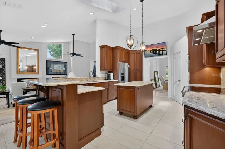 923_Club_house_Blvd_Kitch