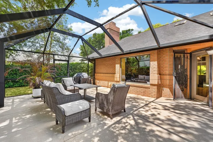 923_Club_house_Blvd_Patio1