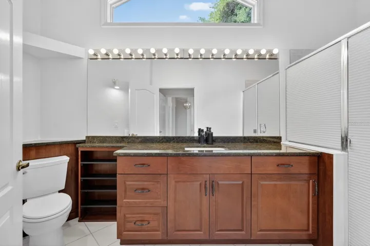 923_Club_house_Blvd_OfficeBath