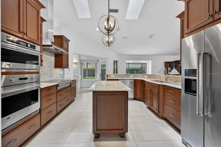 923_Club_house_Blvd_Kitch3