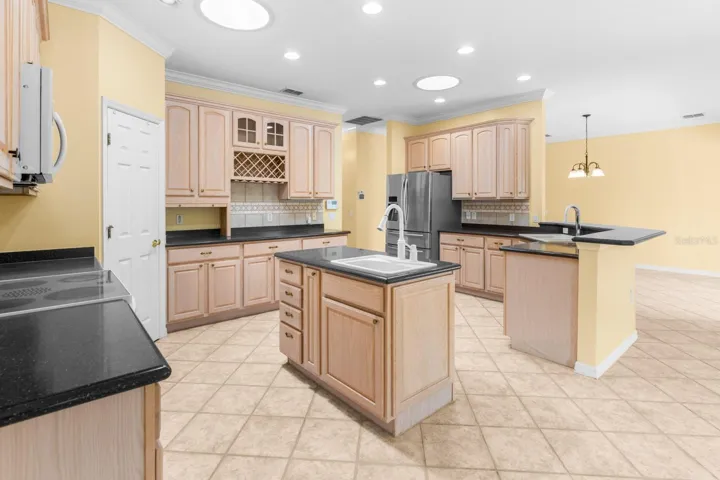 Spacious Kitchen