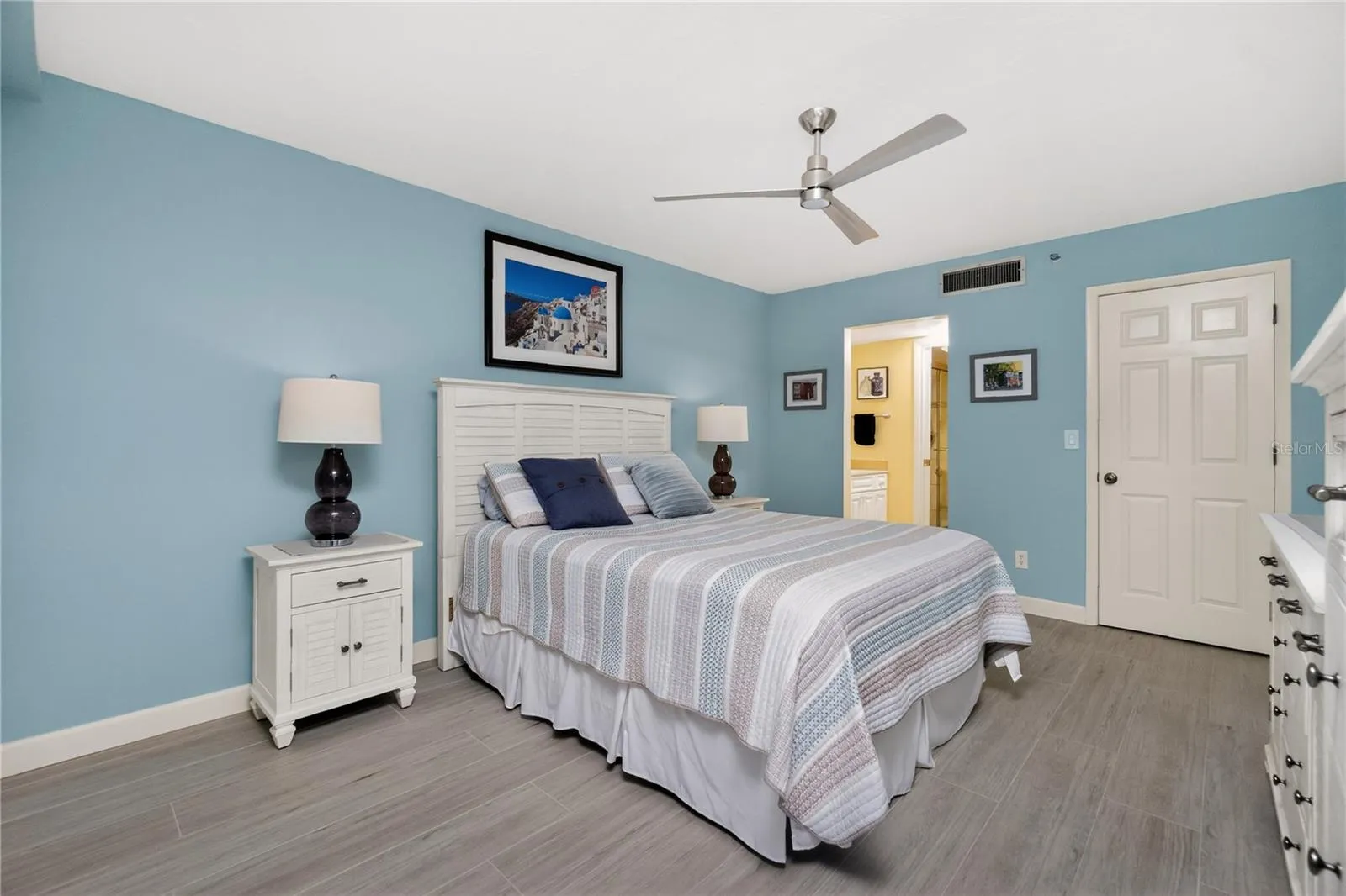 Ensuite Bathroom &amp; Laundry Closet Door
