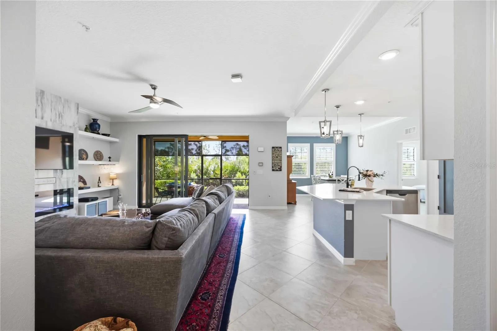 Living room &amp; Kitchen view to Lanai