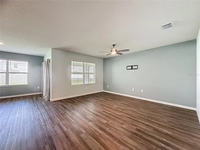 Living room/dining room