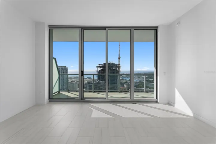 Primary Bedroom with En-Suite and sunrise Views!