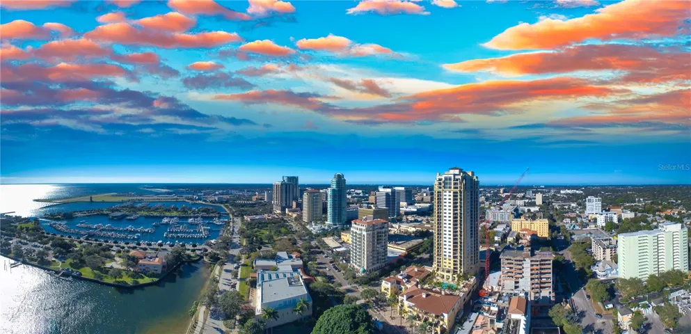 Downtown St Pete just minutes away.