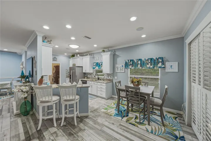 Breakfast nook & kitchen