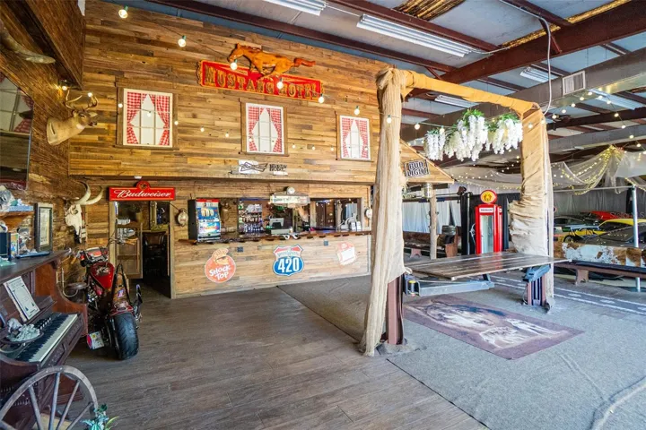 Events Garage/Entertainment Bar
