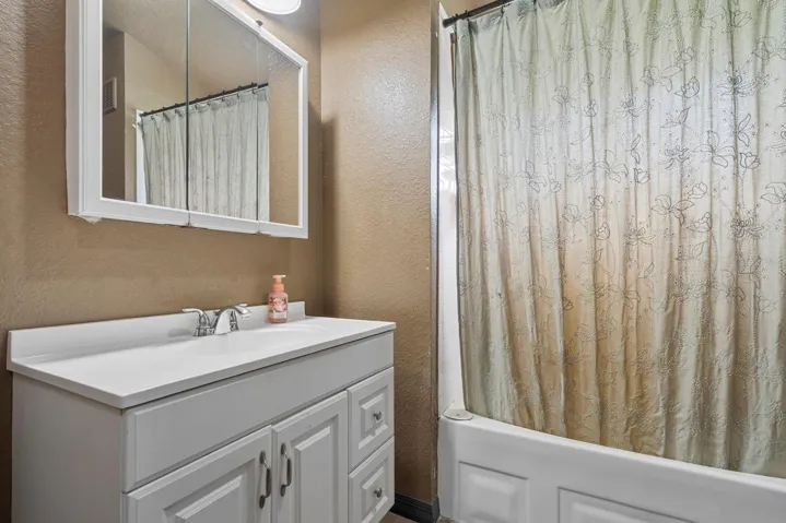 Secondary House/Full Bath