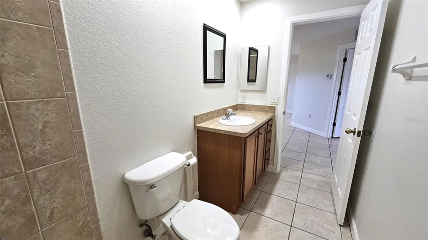 Guest bath-tub/shower