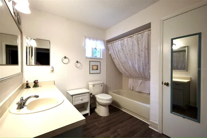 2nd bedroom full bathroom