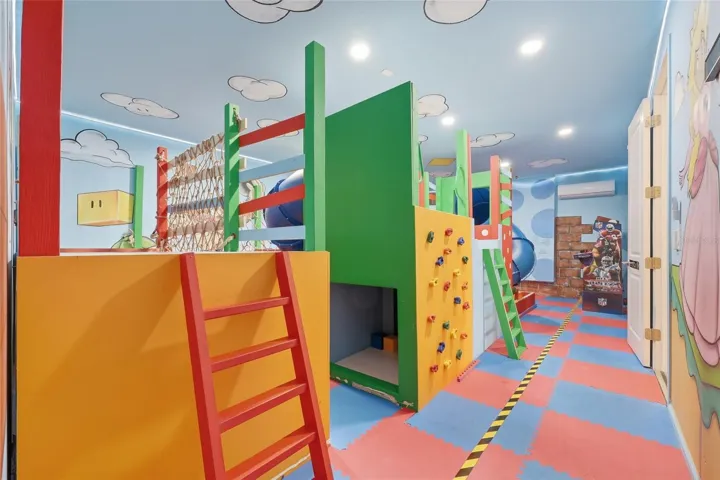 Kids’ Playroom