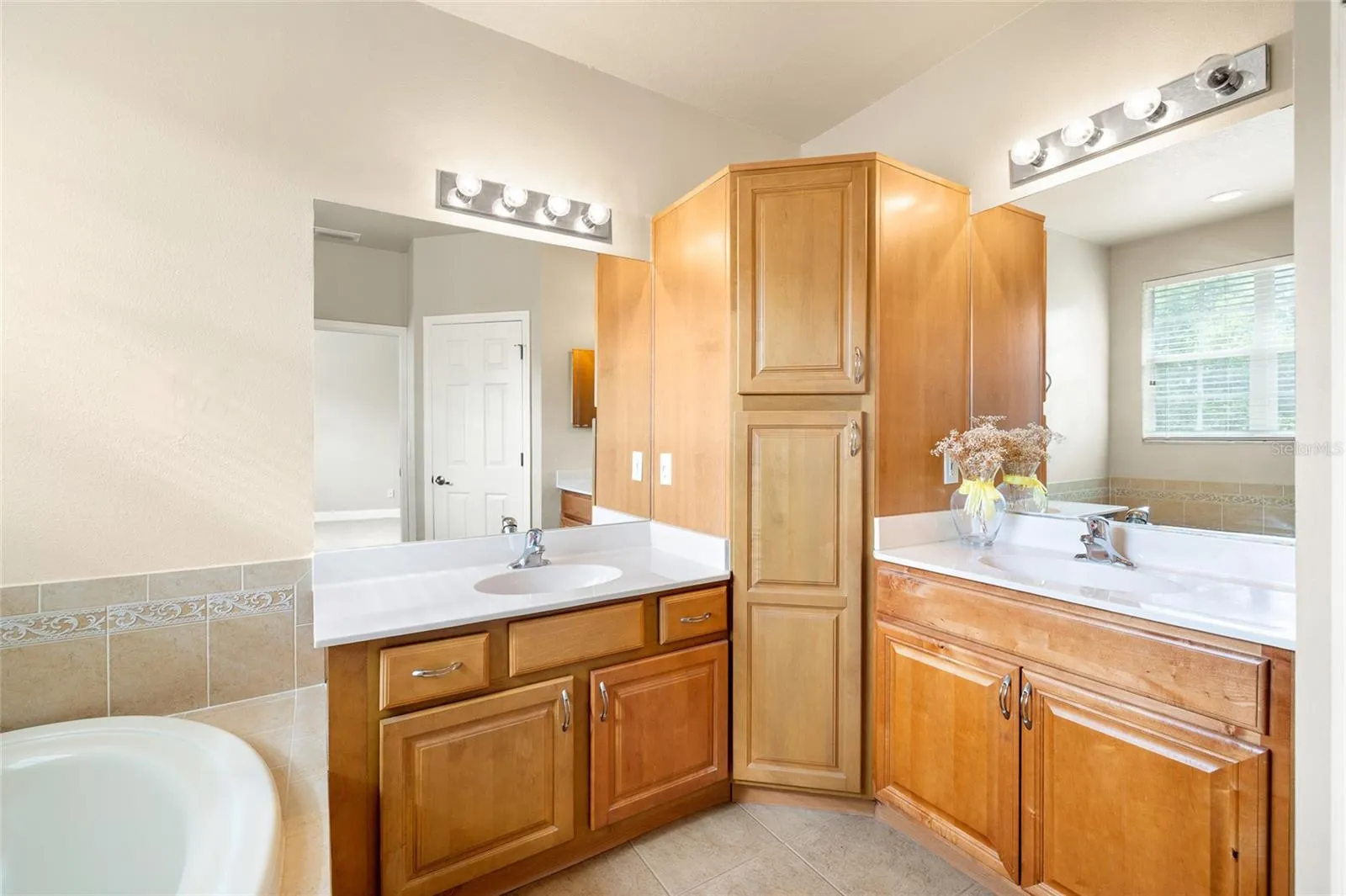 Upstairs Primary Suite