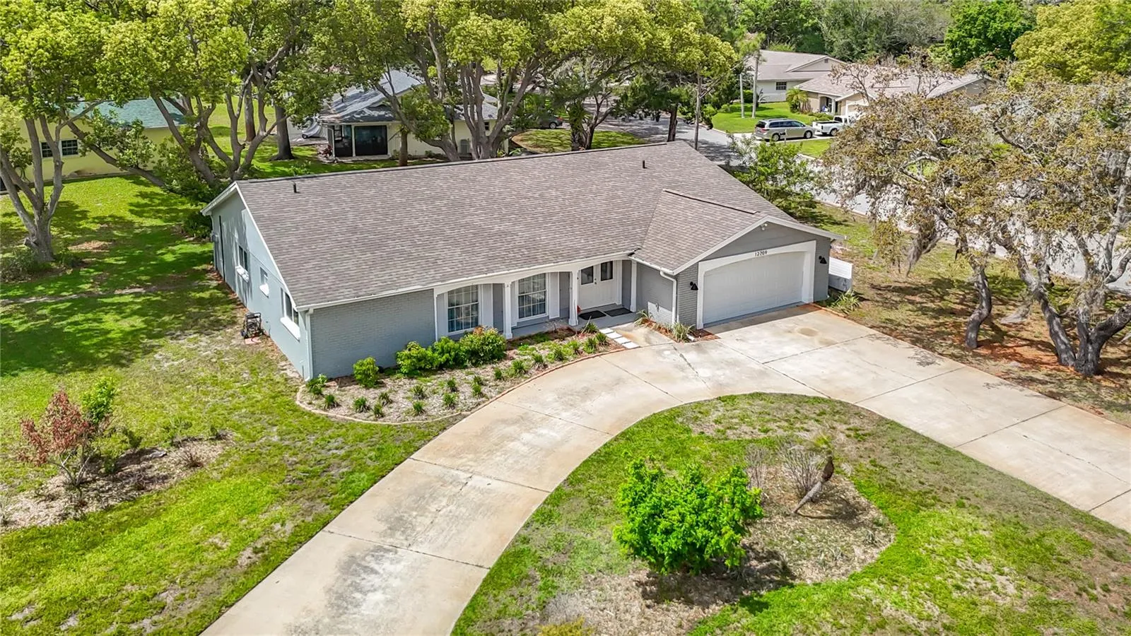 Circular driveway!
