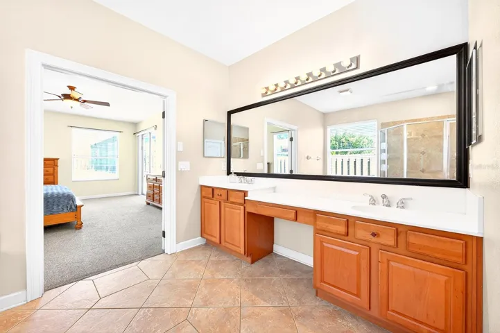 Primary en-suite bath.