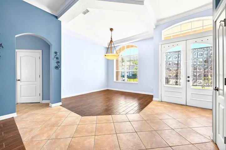Formal Dining/Foyer.