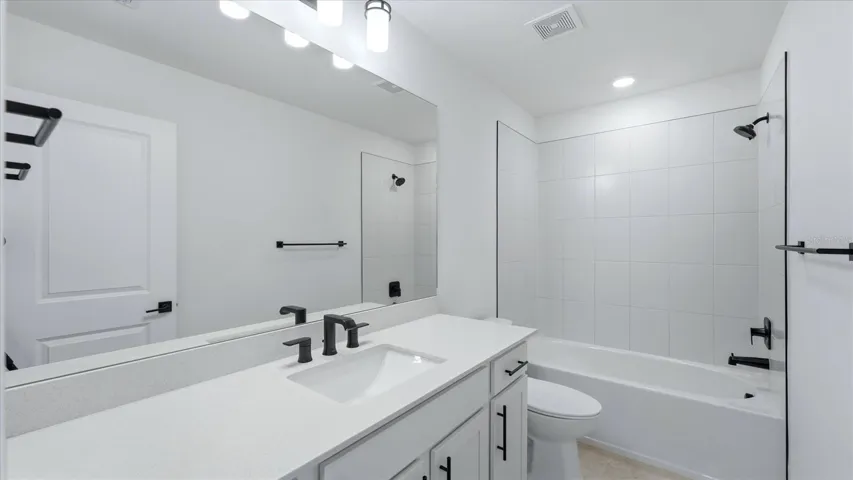 Bathroom 4 - Shared Bathroom