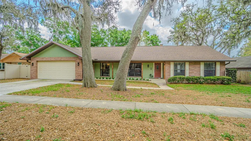 1107 Oakridge Manor