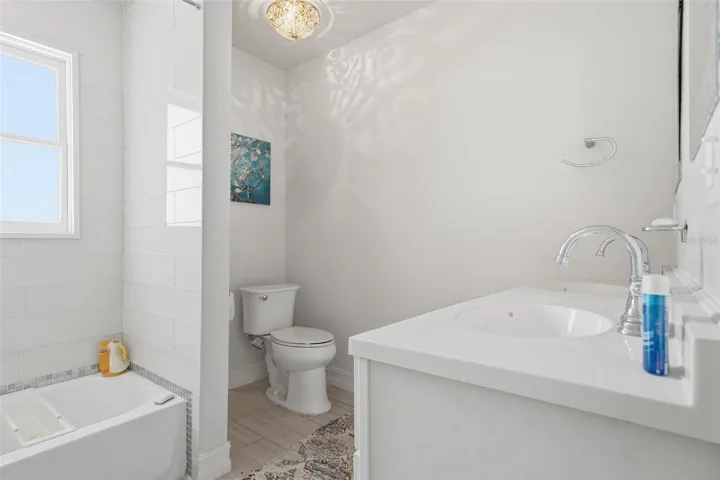 1 Bed 1 Bath with kitchenette and laundry!