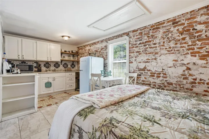 1 Bed 1 Bath with kitchenette and laundry!