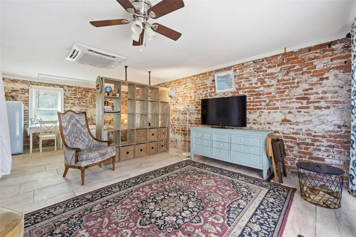 1 Bed 1 Bath with kitchenette and laundry!