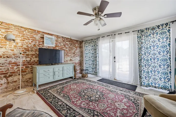 1 Bed 1 Bath with kitchenette and laundry!