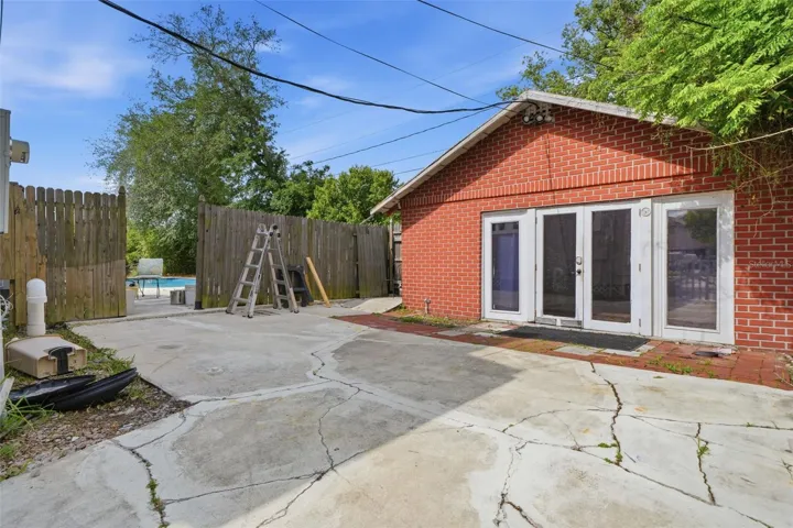 1 Bed 1 Bath with kitchenette and laundry!