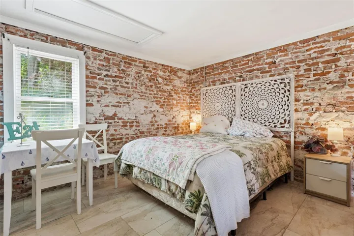 1 Bed 1 Bath with kitchenette and laundry!