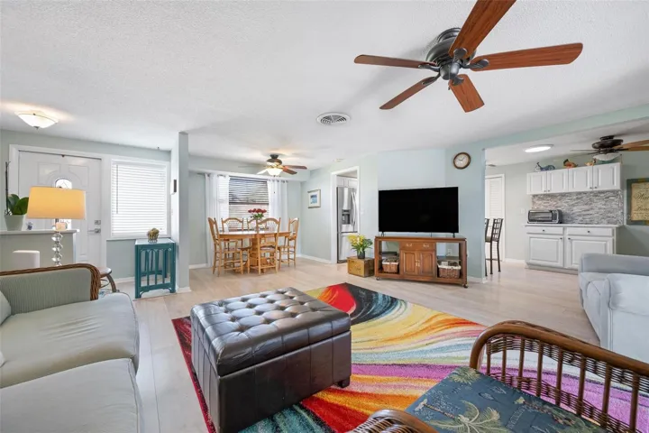 Living room, dining room, kichen