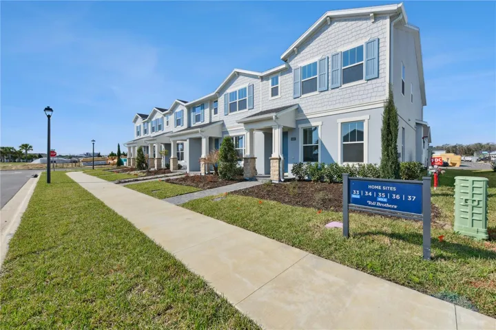 End unit townhome