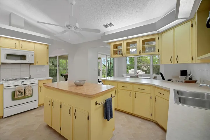 KITCHEN WITH ISLAND