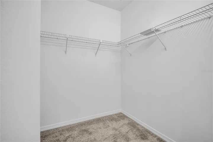 Nice walk-in closet space ~