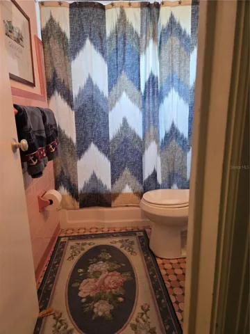 BATHROOM 1