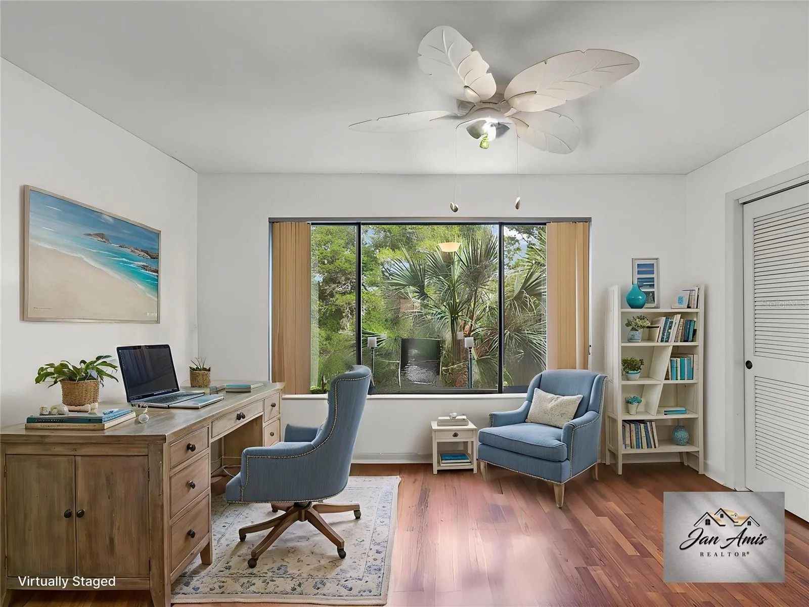 Virturally staged bonus room as Office