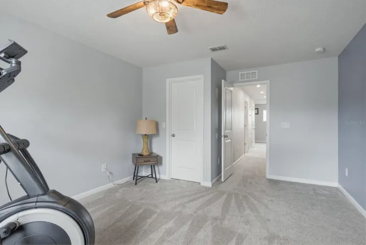 Bed 2 w/ walk-in closet