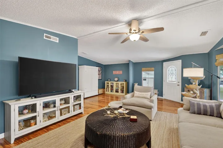 Livingroom pic 2