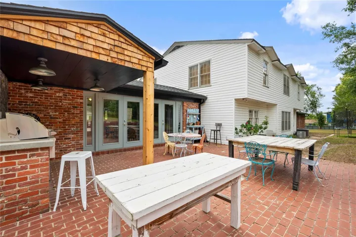 Outdoor Kitchen
