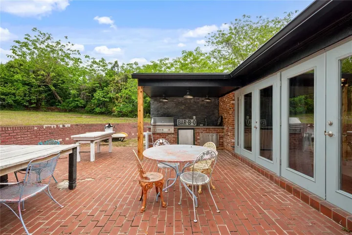 Outdoor Patio & KItchen area