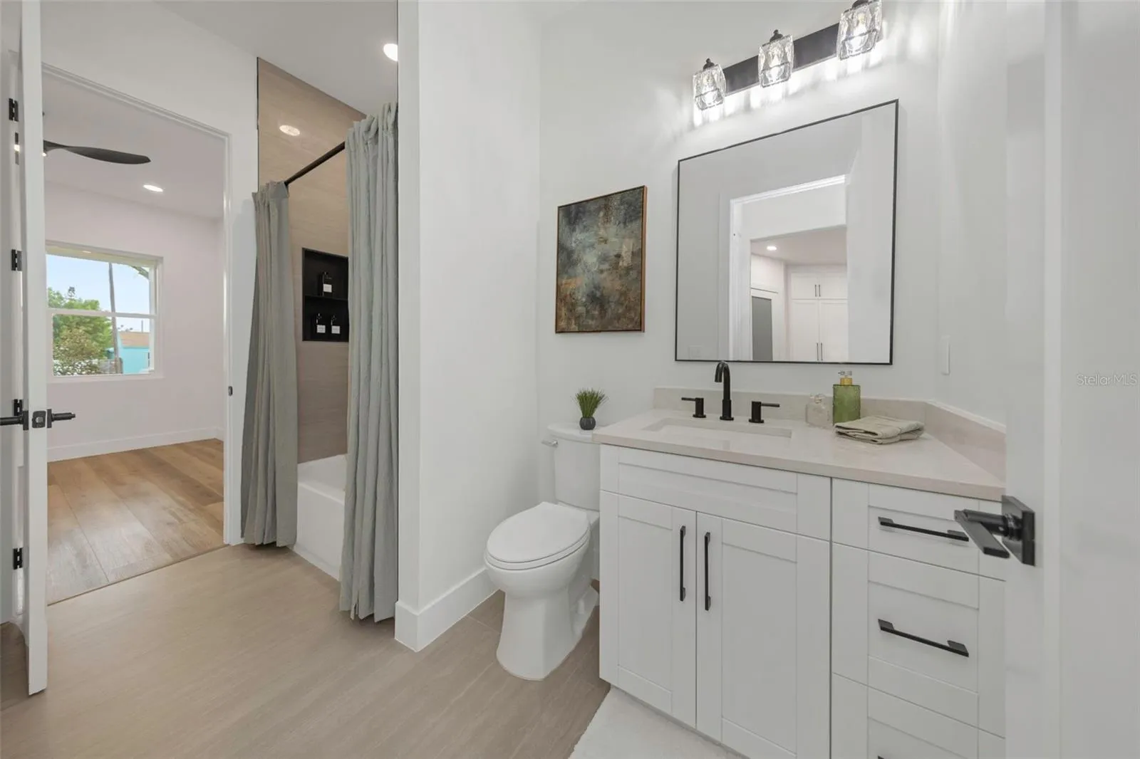 1SR FLOOR BATH