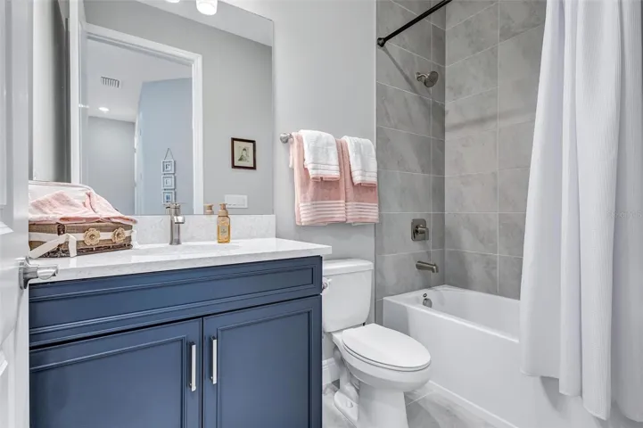Guest bedroom 3 ensuite bathroom