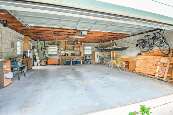 Detached garage