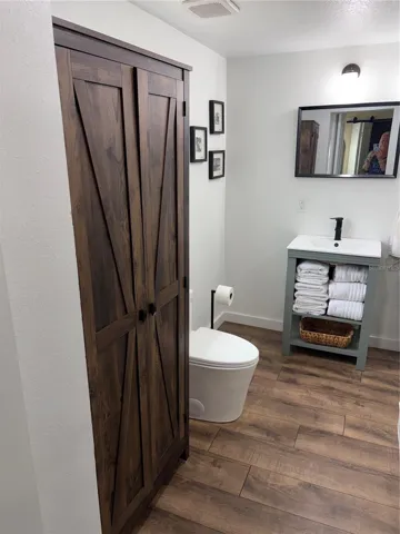 mastetr bathroom